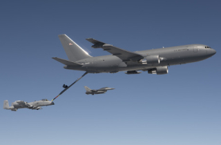 Hiểm họa vũ khí xung điện từ đe dọa máy bay tiếp dầu Mỹ