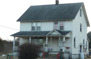 Mỹ bắt hai phụ nữ ép 3 trẻ em ăn chất thải động vật trong nhiều tháng