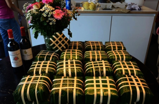 Bánh chưng xanh của người Việt trên đất Bỉ