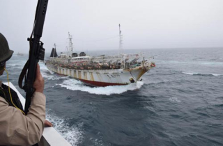 Tàu cá Trung Quốc lộng hành