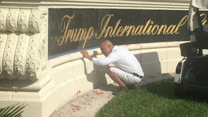 Mật vụ Mỹ tìm kẻ vấy mực đỏ lên biển hiệu mang tên Trump