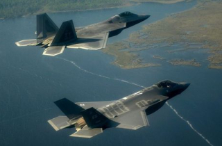 Mỹ có thể chào bán tiêm kích lai giữa F-22 và F-35 cho Nhật