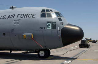 Phi công quân sự Mỹ bị thương do Trung Quốc chiếu tia laser