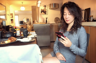 Tuổi U60, MC Kỳ Duyên vẫn mặc bạo trước vạn khán giả nhờ cách ăn này