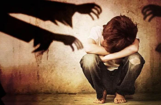 Những hình phạt khủng khiếp trên thế giới dành cho tội ấu dâm