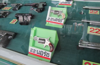 Cơn ác mộng súng đạn ở “mảnh đất của nụ cười”