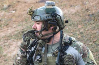 Mỹ chi 10 triệu USD để lắp bộ đàm trong hàm răng binh sĩ