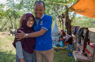 Người chồng Indonesia đoàn tụ vợ sau hai ngày tìm kiếm trong tuyệt vọng