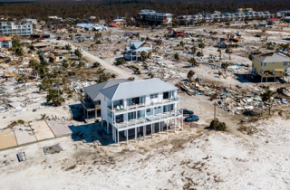 Căn nhà 'pháo đài' đứng vững trong bão mạnh nhất thế kỷ ở miền nam Mỹ