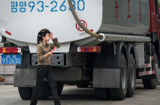 Trung Quốc lưỡng lự về việc cắt nguồn cung dầu mỏ cho Triều Tiên