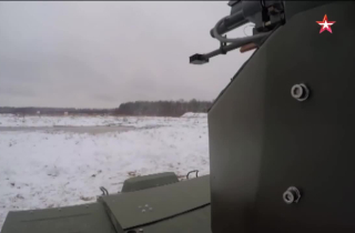 Robot chiến đấu Nga bắn thủng tường gạch, diệt xe bom tự sát