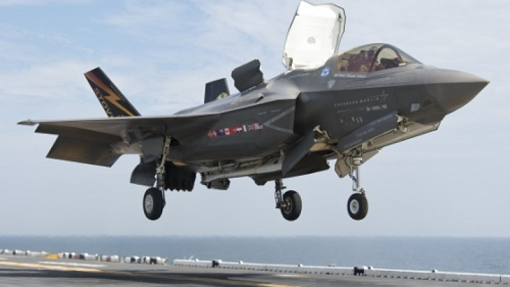 Nhật cân nhắc trang bị tiêm kích F-35B cho tàu sân bay trực thăng