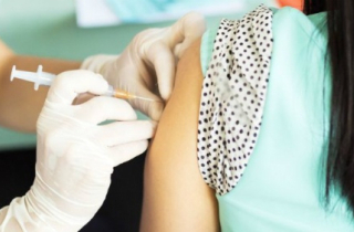 Australia \'cấm cửa\' người chống văcxin số một thế giới