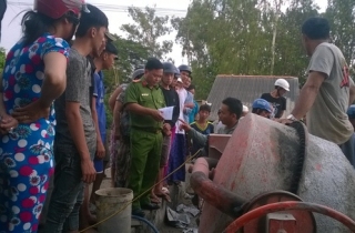Đang trộn bê tông, 1 công nhân bị điện giật chết thương tâm