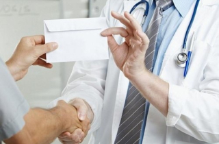 Kê toa một loại thuốc, bác sĩ nhận \'hoa hồng\' 10-30%