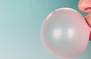 Nuốt kẹo cao su có sao không?