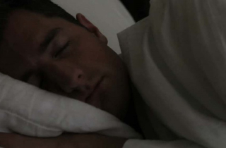 Ngủ không ngon giấc làm tăng nguy cơ đau mạn tính