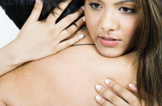 \'Yêu\' quá mạnh, người đàn ông bị đứt dây thắng bao quy đầu