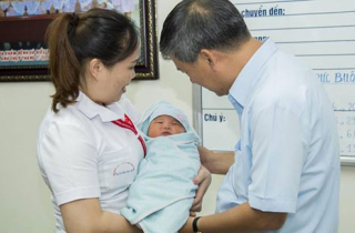 Bé trai 5 ngày tuổi bị bỏ rơi ở Viện Huyết học