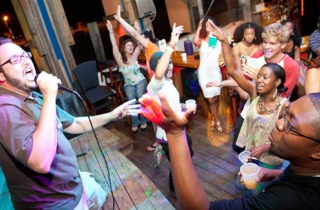 Ngạc nhiên, hát karaoke đốt cháy calo ngang đi bộ