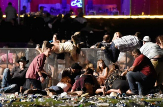 Bạn nên làm gì để an toàn khi bị tấn công giữa đám đông?