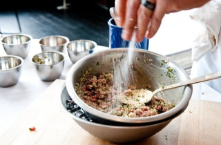 Sai lầm khi sử dụng mắm, muối, đường, gia vị nấu ăn