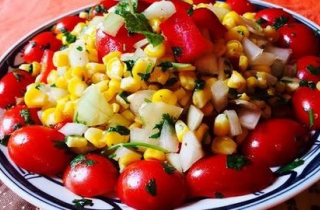 Mẹo giảm cân nhẹ nhàng với salad ngô và cá kho nước tương