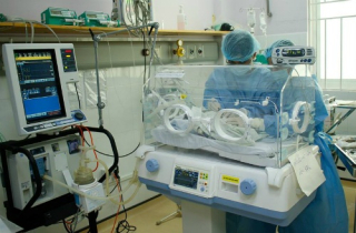 Đi khám đau bụng, bất ngờ chuyển dạ ở phòng cấp cứu