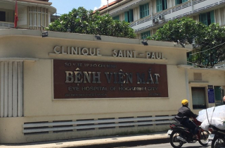 Giám đốc viện mắt không mổ vẫn ký tên hàng nghìn ca phẫu thuật