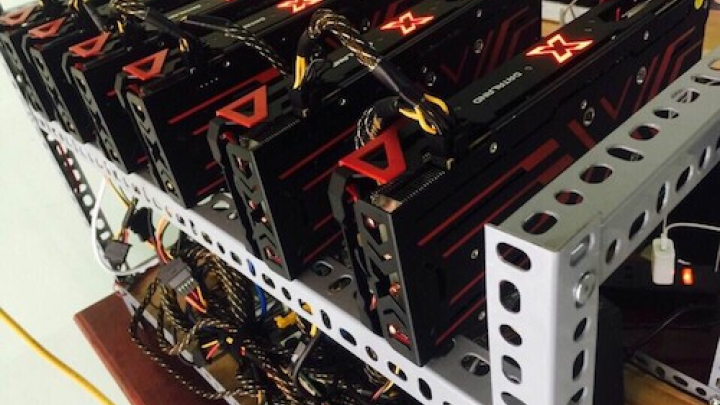 Bitcoin mất nửa giá, lợi nhuận máy \'đào\' giảm sâu