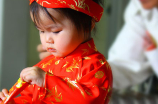 Lì xì bên nội 100 nghìn vẫn bị mỉa mai “đồ kẹt xỉ”