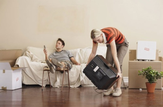 Thiếu nữ do dự cưới vì bạn trai nói đàn ông không phải làm việc nhà