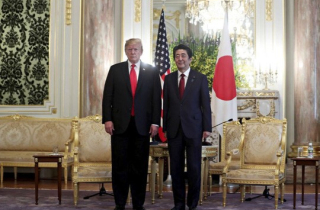 Đến Nhật Bản, ông Trump gây áp lực cắt giảm thặng dư thương mại