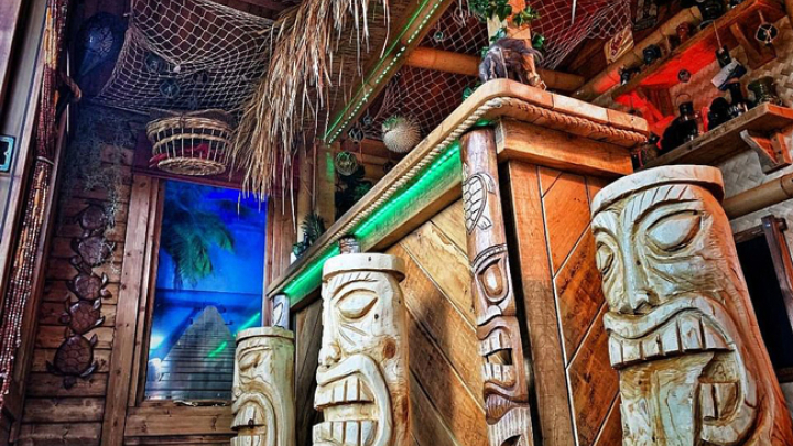 Lương ít ỏi, người chồng tự xây cả hòn đảo Hawaii trị giá cả tỷ tặng vợ