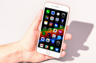 Thêm 300 USD, iPhone X có gì hơn iPhone 8
