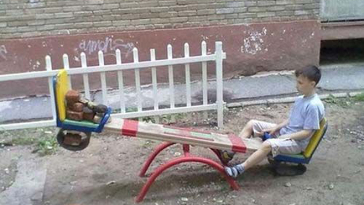 Cười té ghế với loạt ảnh ế trong tư thế ngẩng cao đầu