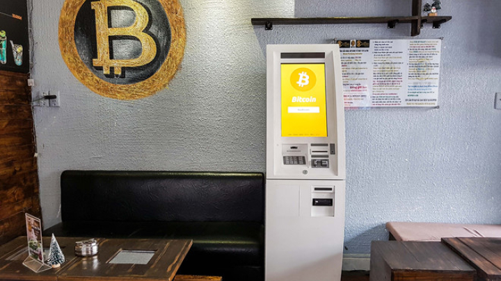 Mua Bitcoin bằng tiền mặt qua cây ATM tại Sài Gòn