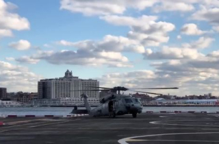 Trực thăng quân sự Mỹ \'sập sàn\' vì bẻ cua ẩu