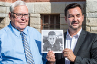 Người con gốc Việt đoàn tụ với cha Mỹ 'đã chết' sau hơn 50 năm