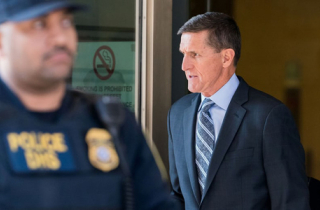 Bên trong căn phòng thẩm vấn trợ lý Trump của cựu trùm FBI