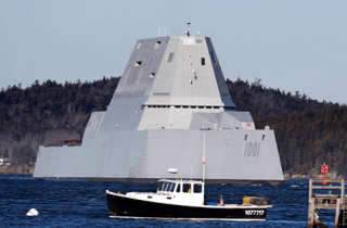 Khu trục hạm tàng hình Mỹ gặp sự cố điện trong lần đầu ra khơi