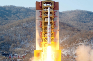 Triều Tiên sắp phóng vệ tinh nặng hơn một tấn vào vũ trụ