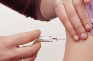 Không tiêm vắc-xin uốn ván, cậu bé 6 tuổi mất 19 tỷ tiền chữa bệnh