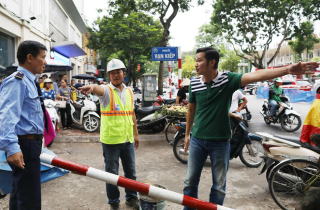 Giao thông hỗn loạn quanh dự án ga ngầm Hà Nội