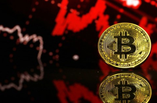 Bitcoin vượt bão giảm giá, vọt qua mốc 10.000 USD