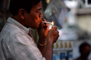 Lời giải nào cho bài toán “khói thuốc lá”