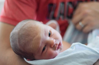 Trường hợp hy hữu, trẻ sơ sinh bị nhiễm HIV từ cha đẻ?