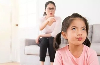 Dấu hiệu tiềm ẩn trẻ lớn lên không có hiếu