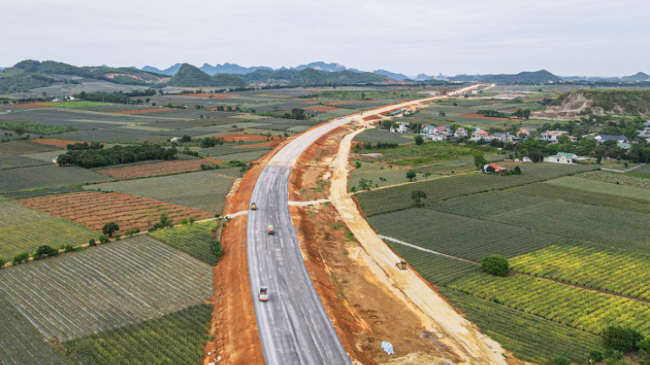 Thần tốc thông tuyến cao tốc nối hai đầu đất nước