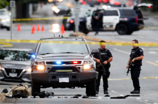 Canada: Đấu súng với tội phạm, 6 cảnh sát nhập viện